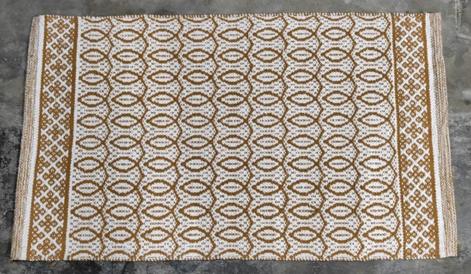 Crescentz carpet