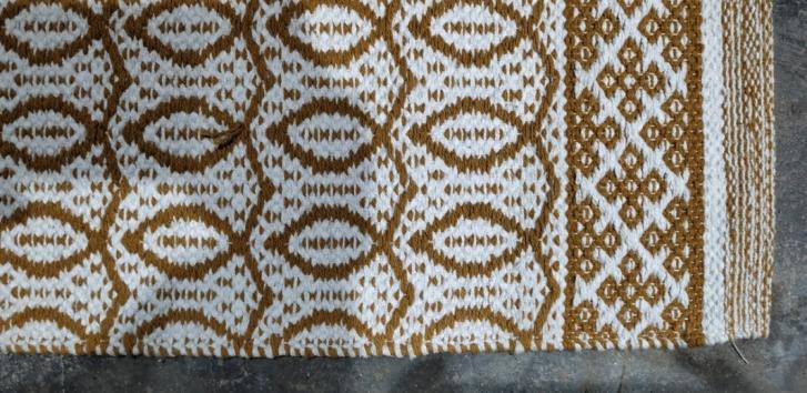 Crescentz carpet