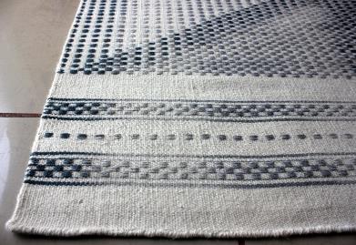 Crescentz carpet