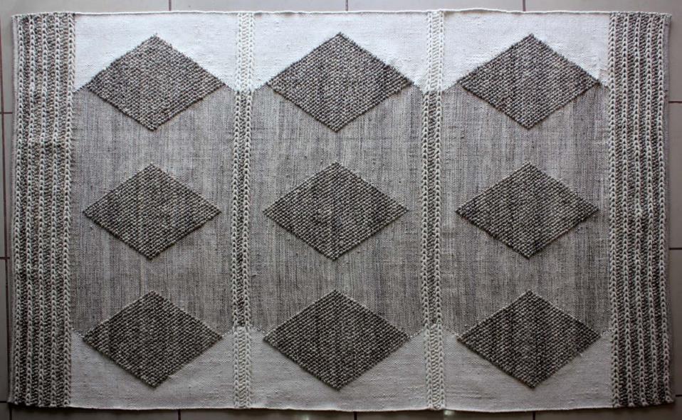 Crescentz carpet