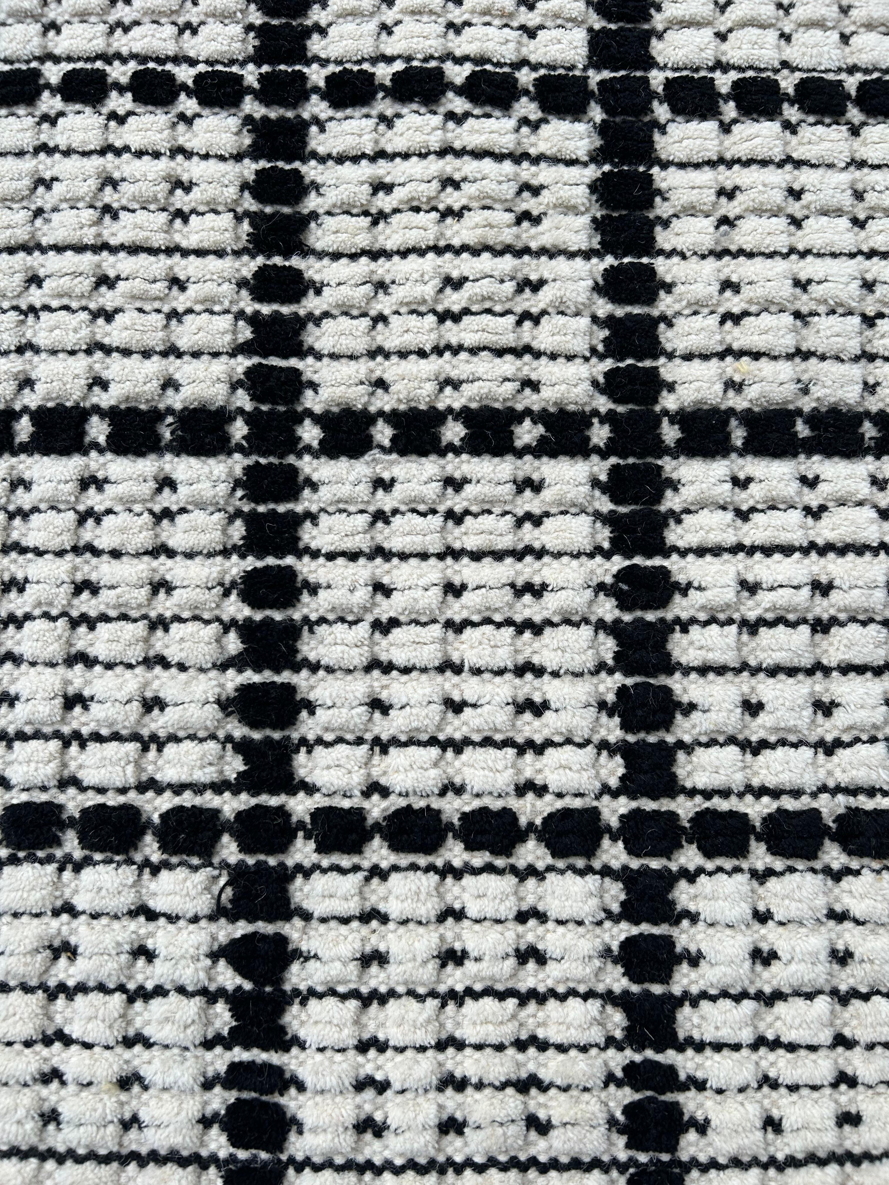 Crescentz carpet