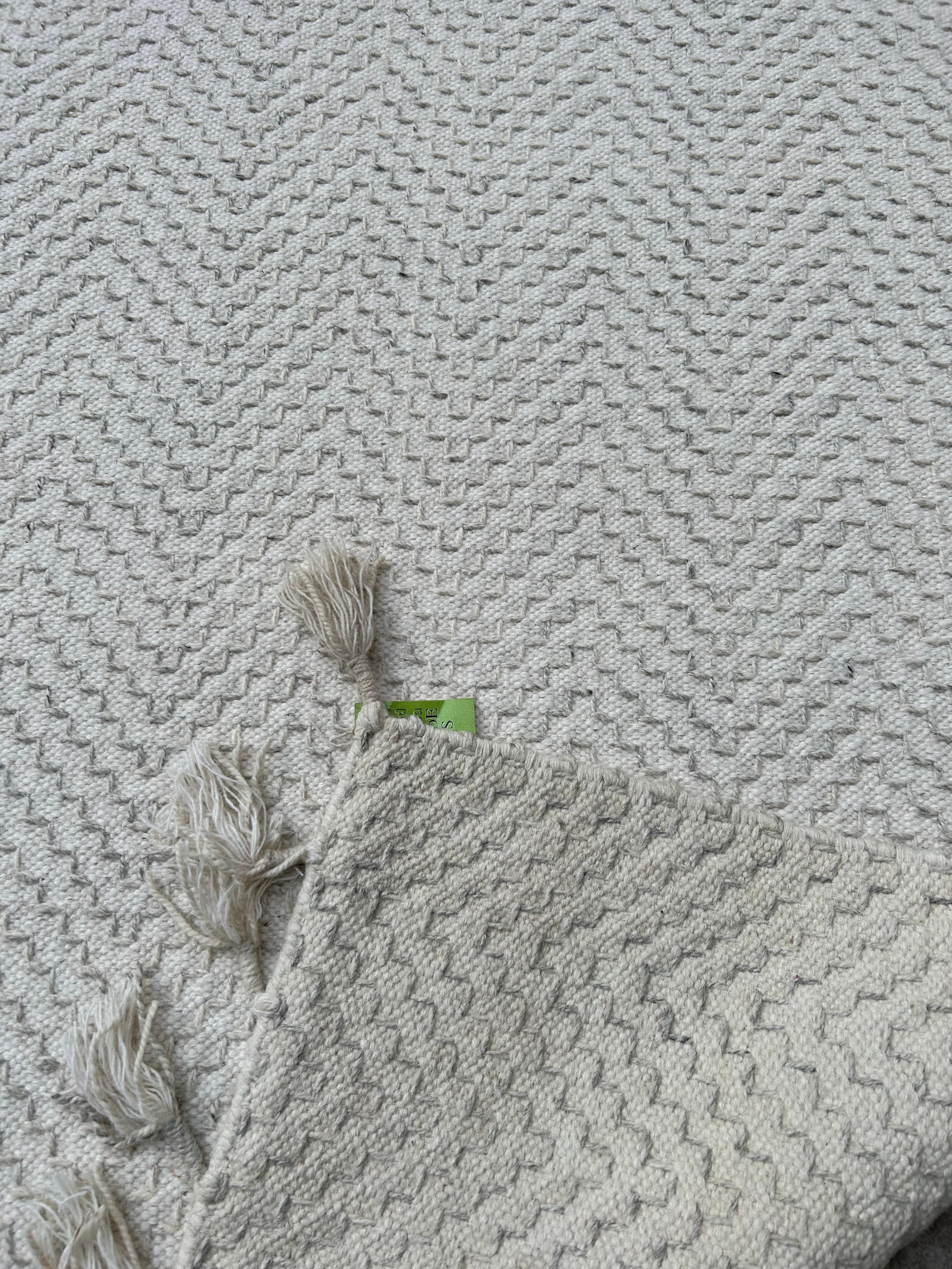 Crescentz carpet