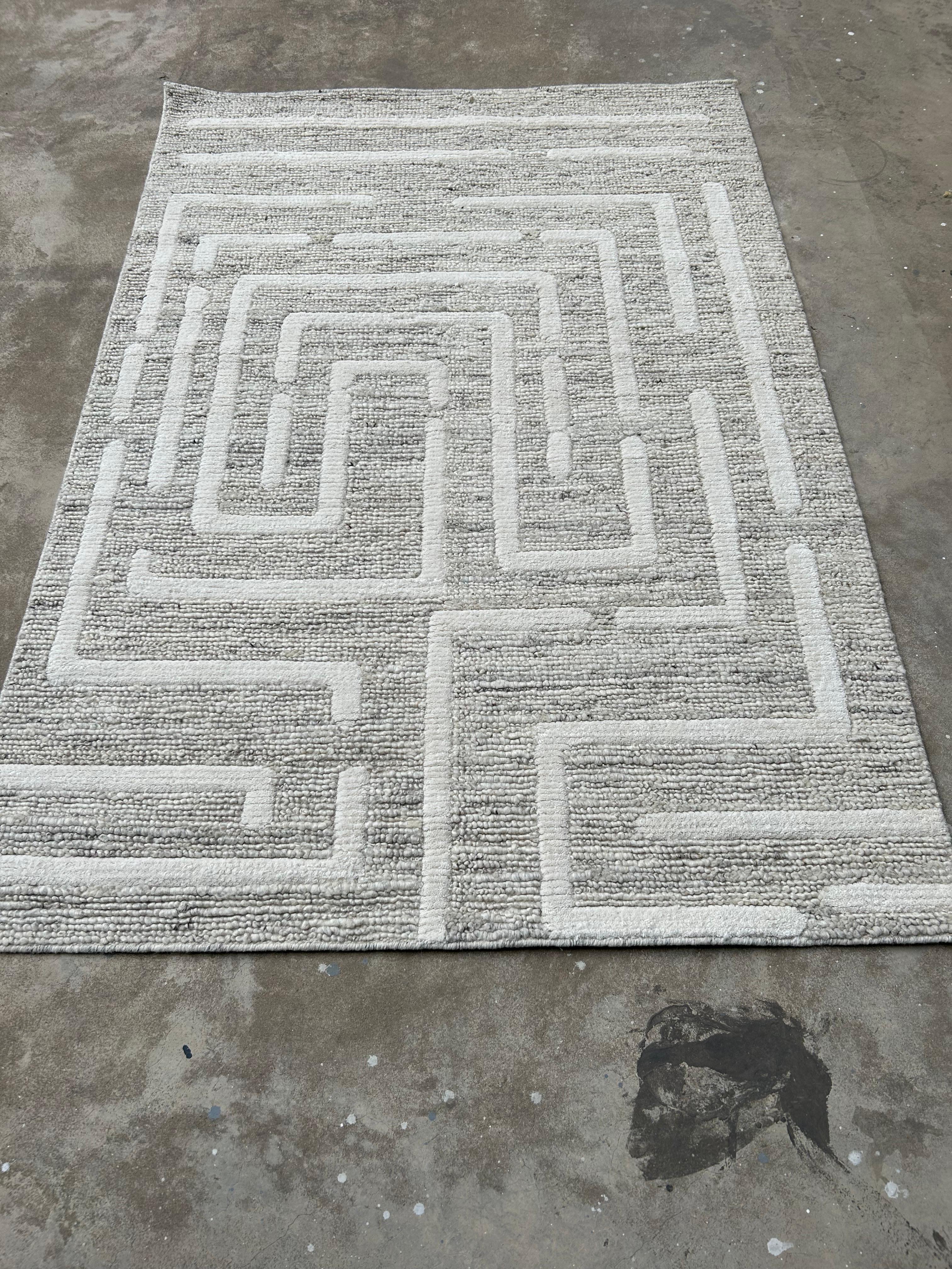 Crescentz carpet