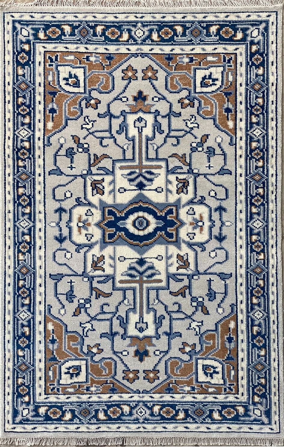 Crescentz carpet