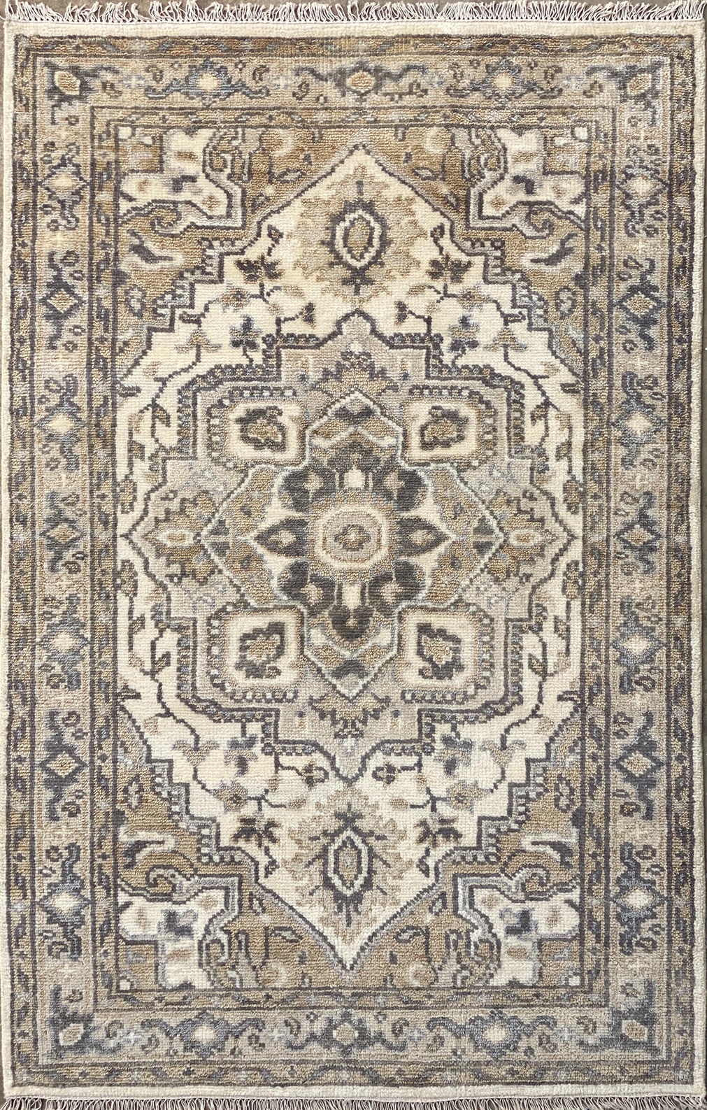 Crescentz carpet