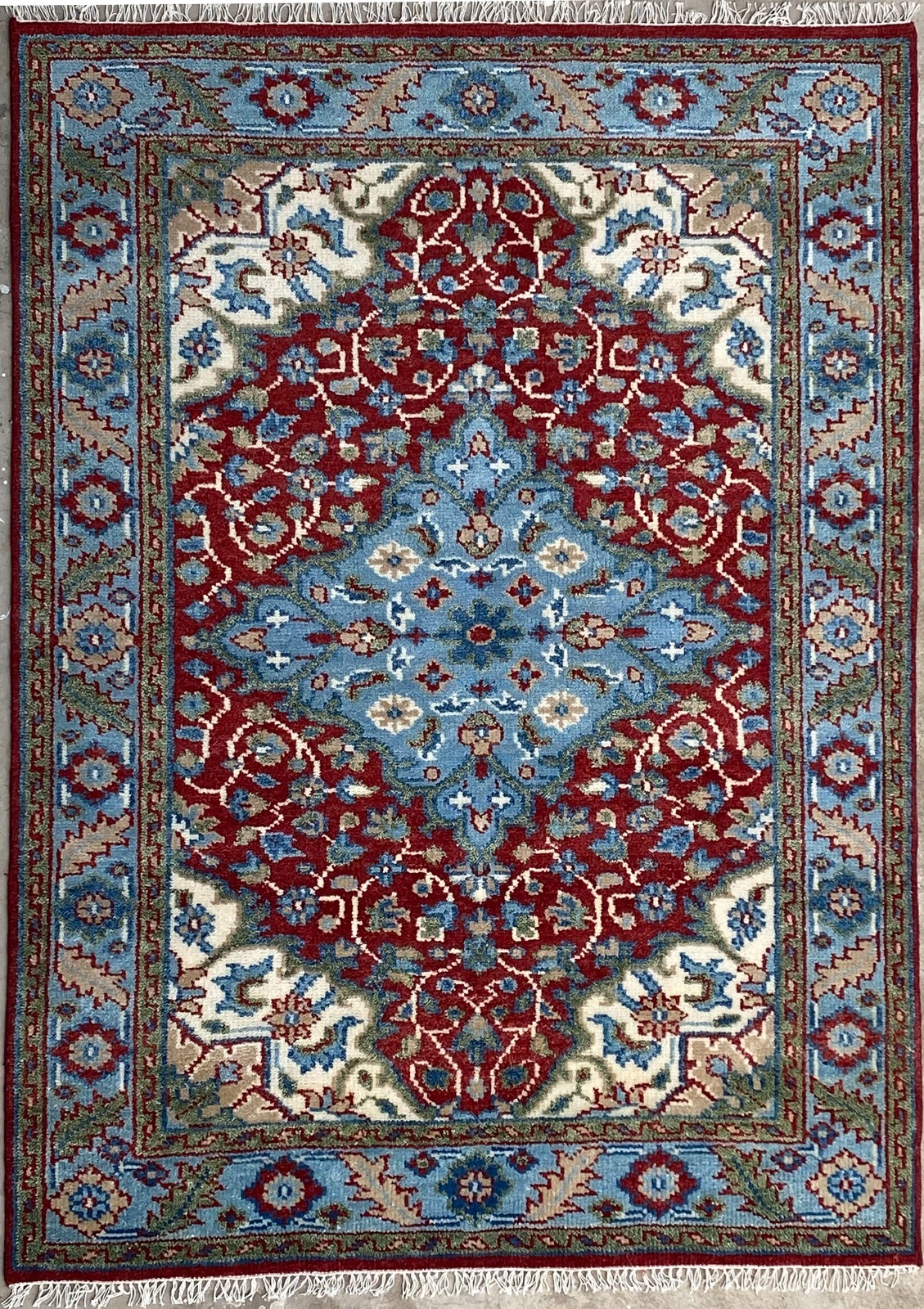 Crescentz carpet