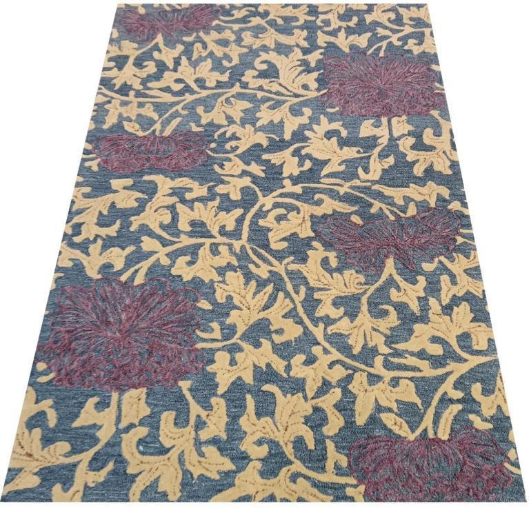 Crescentz carpet
