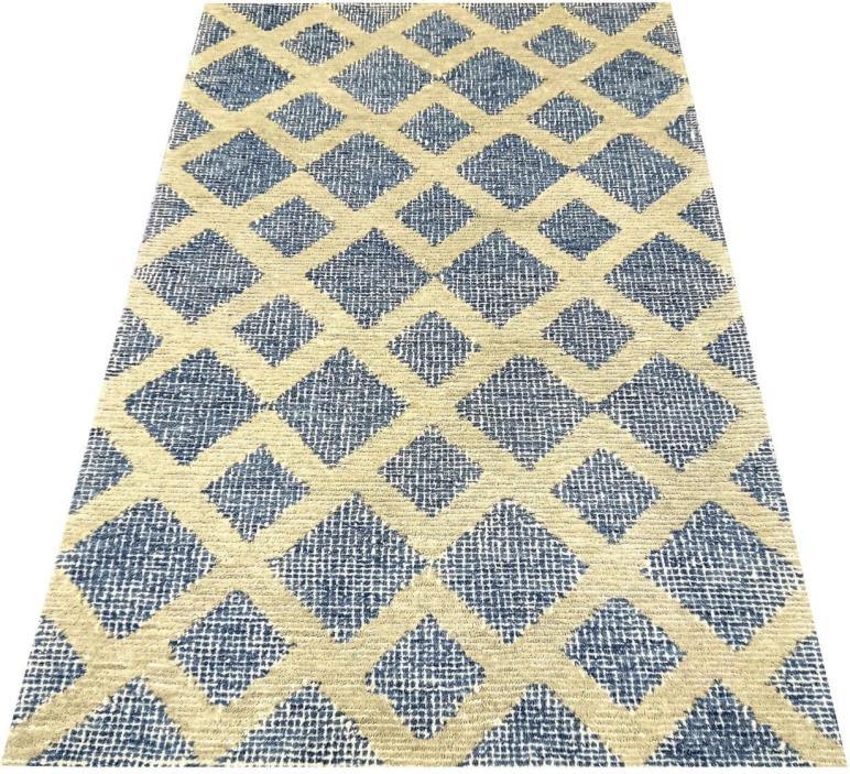 Crescentz carpet