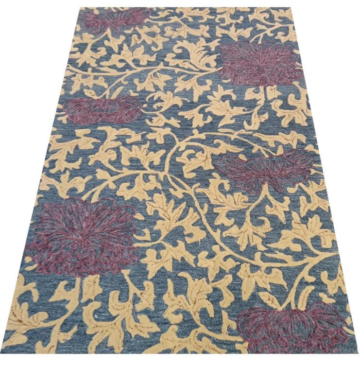 Crescentz carpet