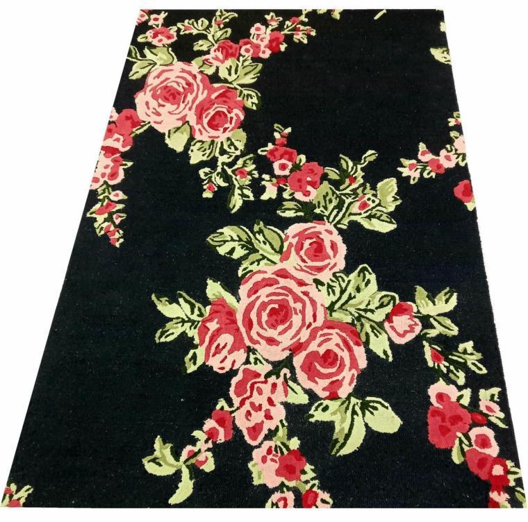 Crescentz carpet