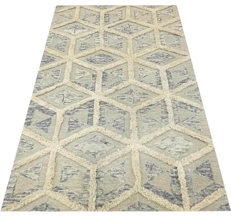 Crescentz carpet