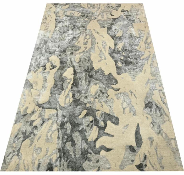 Crescentz carpet