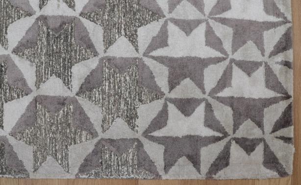 Crescentz carpet