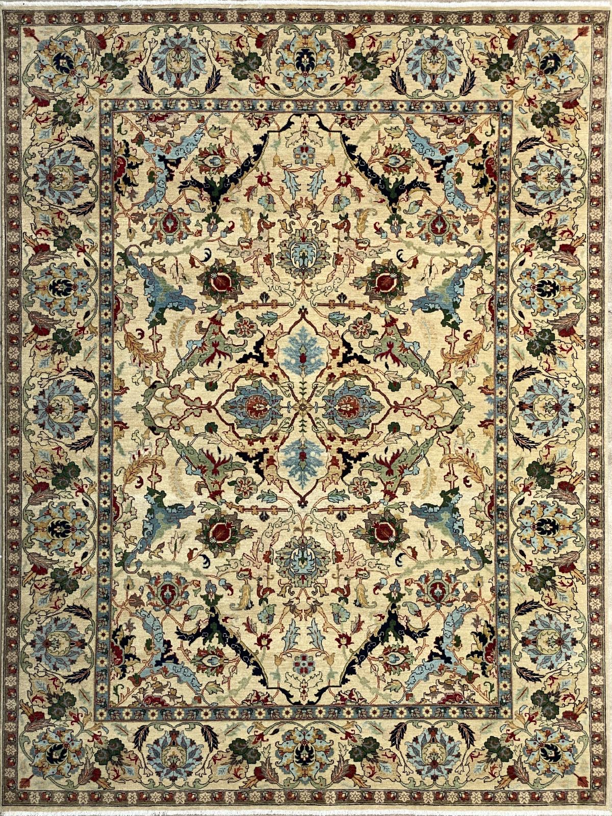 Crescentz carpet
