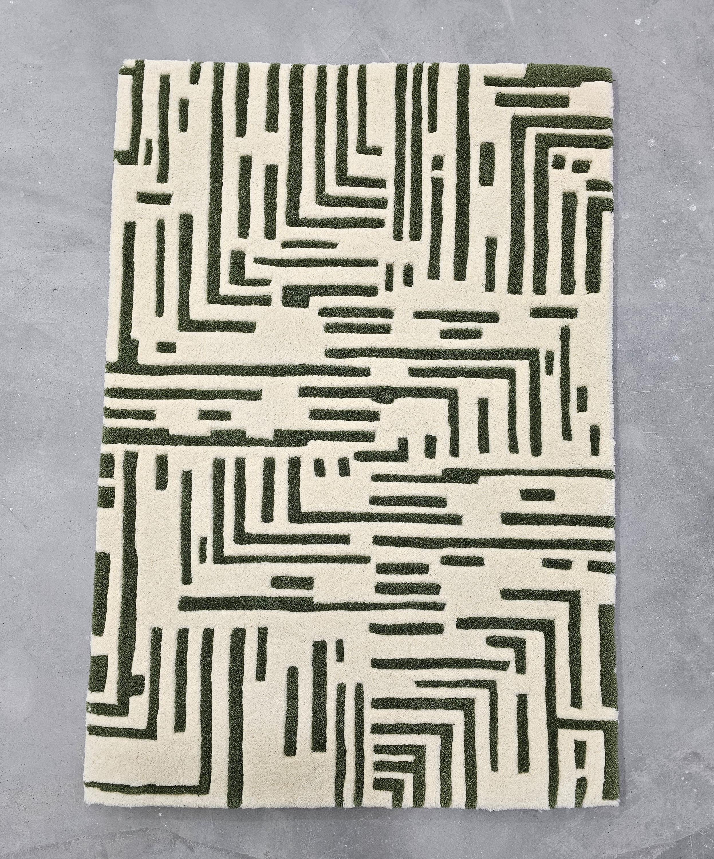 Crescentz carpet