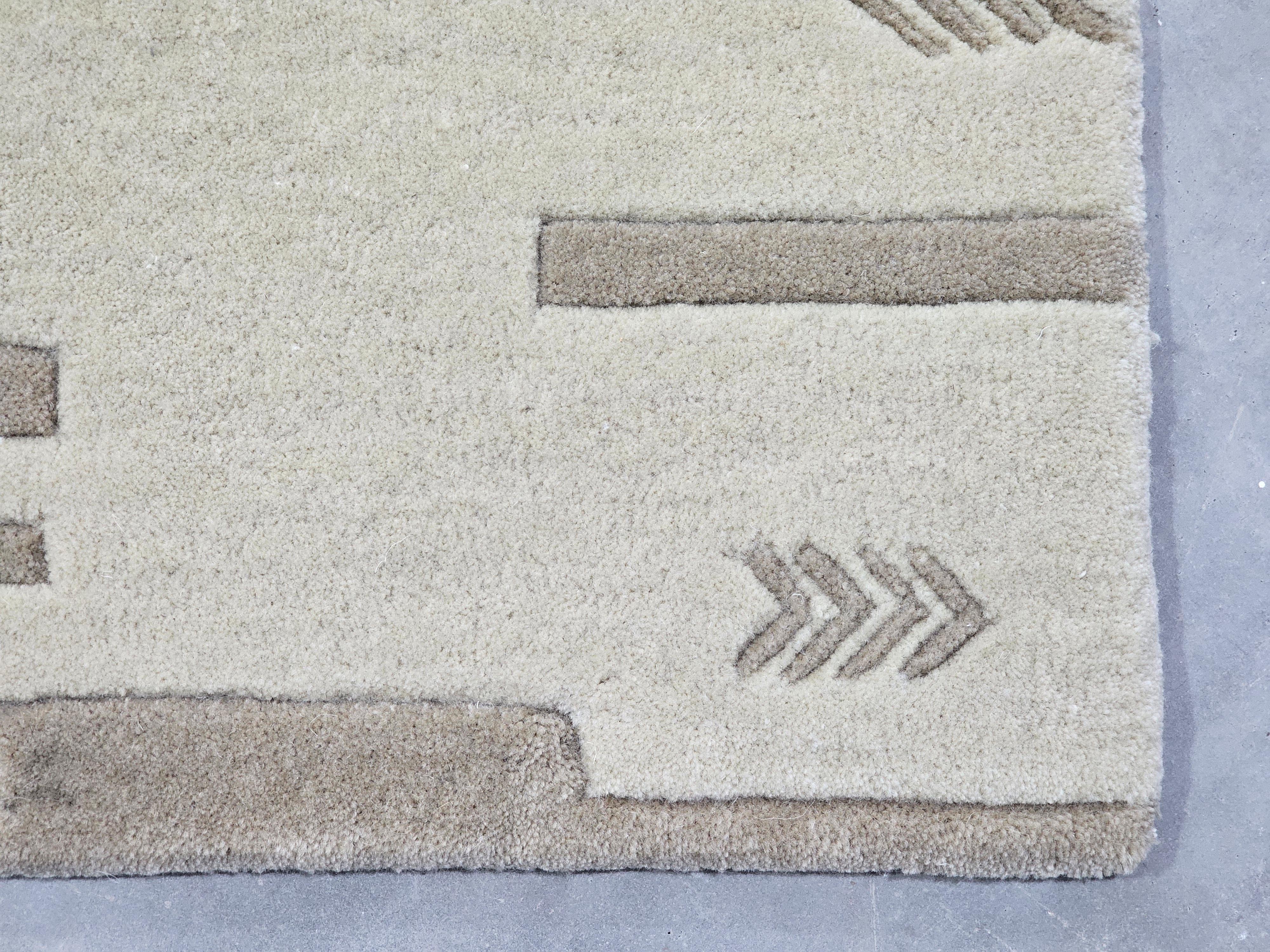 Crescentz carpet