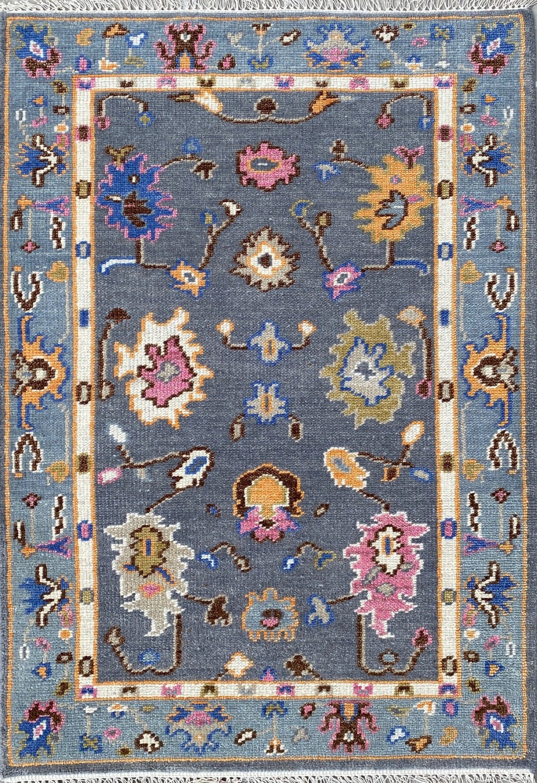 Crescentz carpet