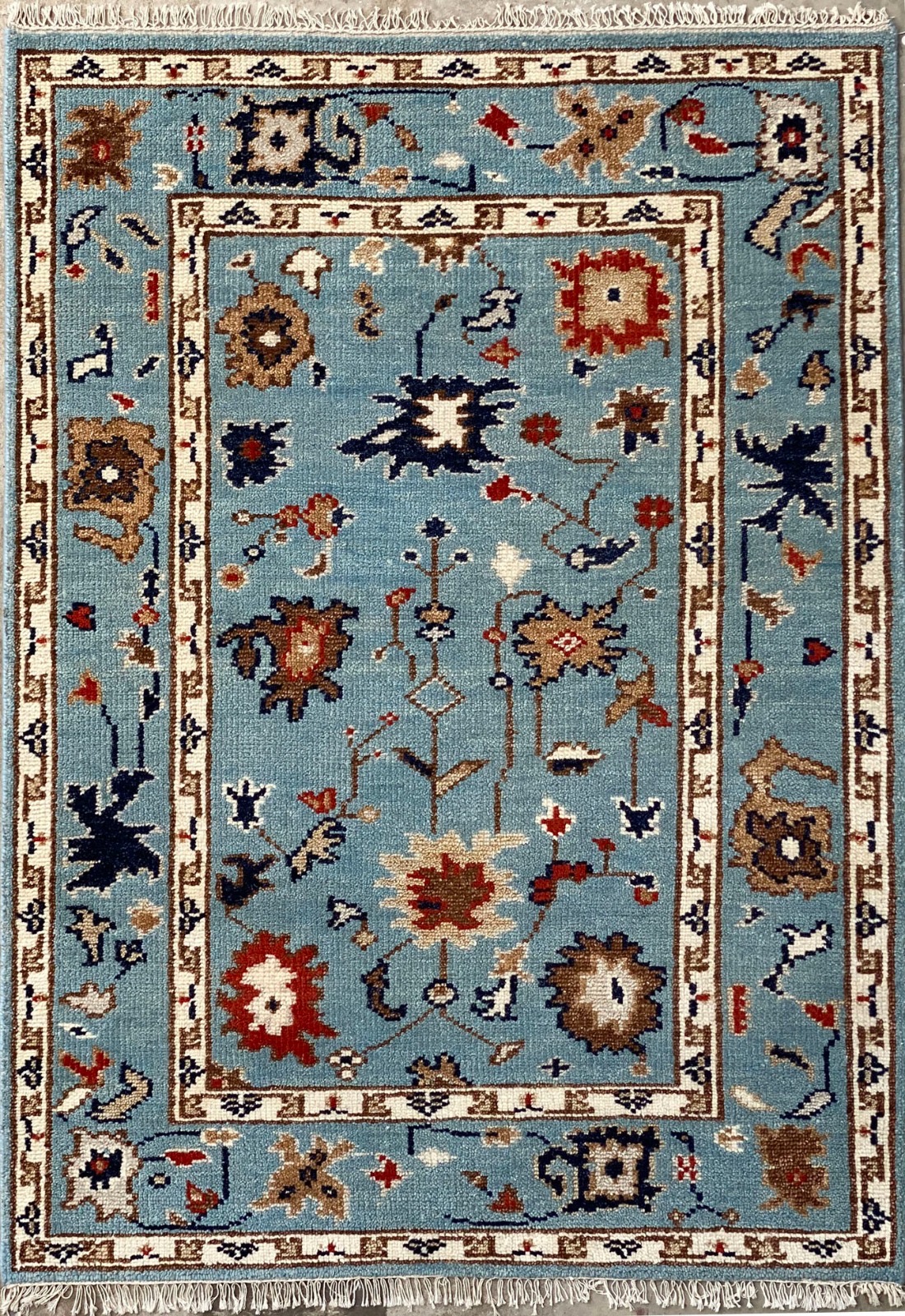 Crescentz carpet